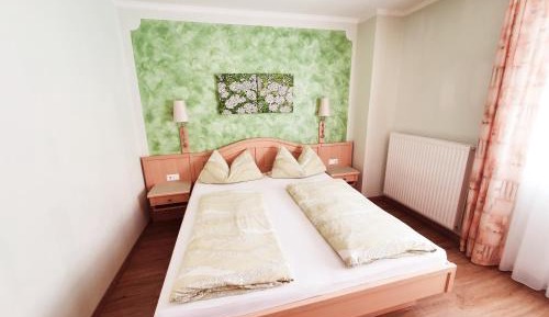 Family Room (2 Adults + 2 Children)