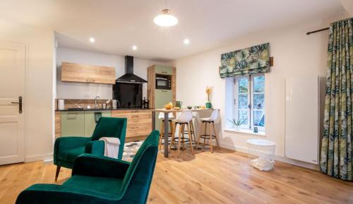 Apartment with Garden View