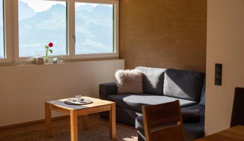 Apartment with Mountain View