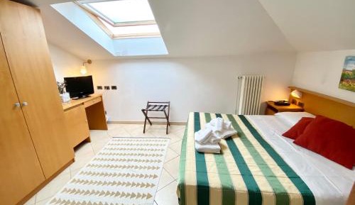 Double or Twin Room - Attic