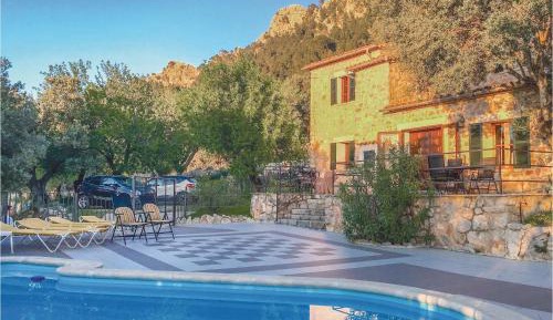 Three-Bedroom Holiday Home 