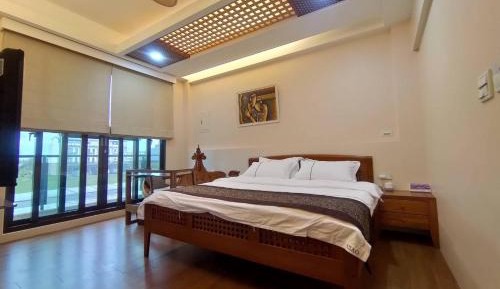 Queen Room with Balcony