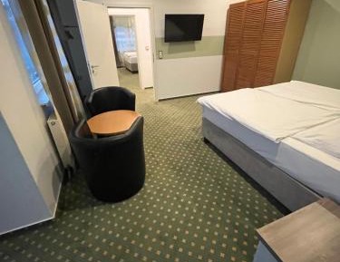 Family Room (2 Adults + 2 Children)