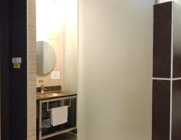 Royal Deluxe Queen (With Window)