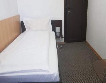 Single Room with Shared Bathroom