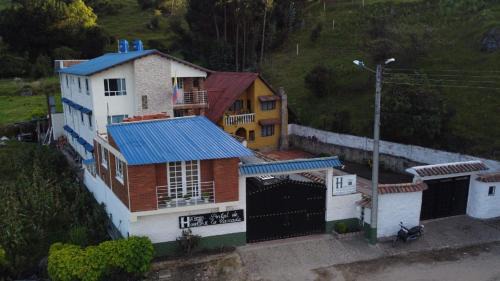 Apartment with Mountain View