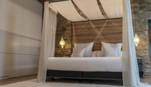 Deluxe Suite with Spa Bath
