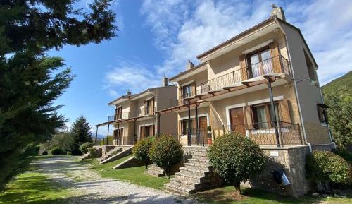 Apartment with Mountain View