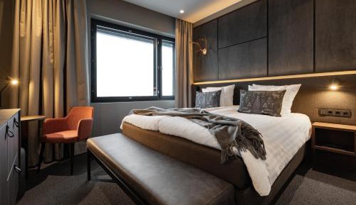 Mystique Deluxe Queen