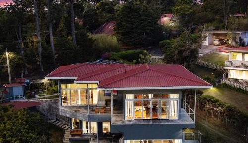 Apartment with Mountain View