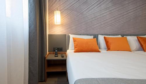 Double Room (2 Adults + 2 Children)