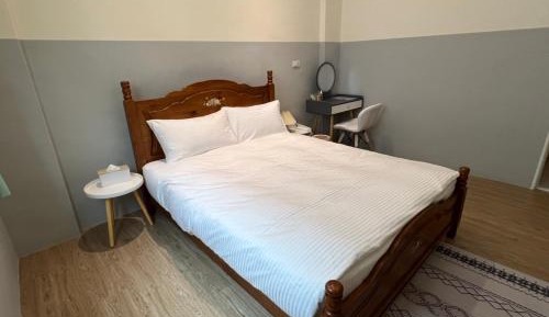 Standard Double Room with Shared Bathroom