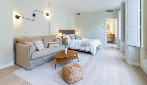 Apartment Suite with Balcony 1st Floor