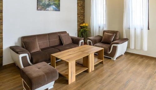 Deluxe Double Room (2 Adults + 1 Child)