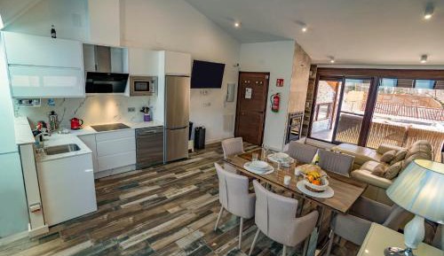 Two-Bedroom Apartment with Mountain View