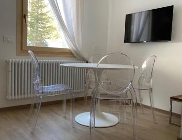 Apartment with Mountain View