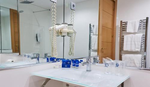 Twin Room with Extra Bed (2 Adults + 1 Child)