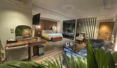 Deluxe Suite with Sea View