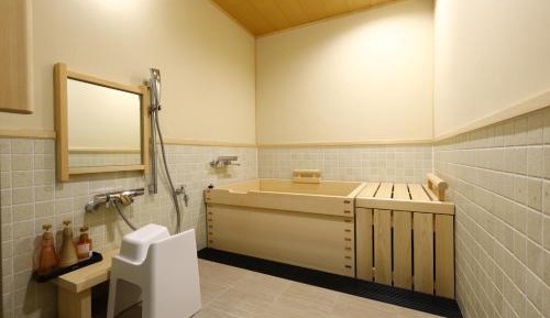 Deluxe Triple Room with Bathtub - Non-Smoking