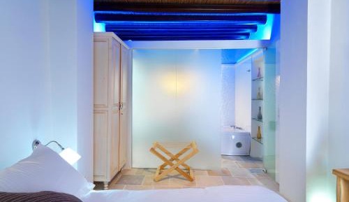 Studio with Spa Bath