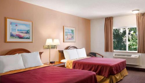 Queen Room with Two Queen Beds - Non-Smoking