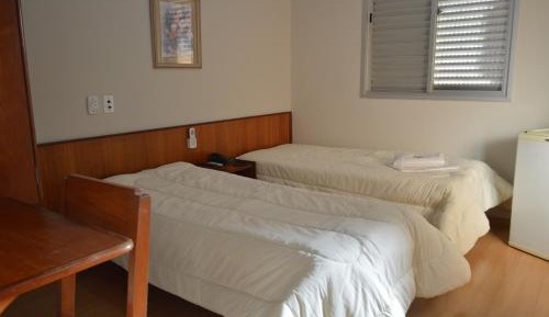 Quarto Duplo com Cama de Casal ou 2 de Solteiro