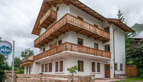 Thirteen-Bedroom Holiday home