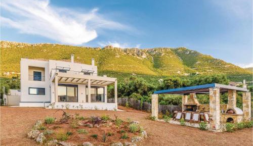 Eight-Bedroom Holiday Home