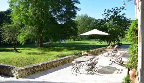 Family Room with Garden View