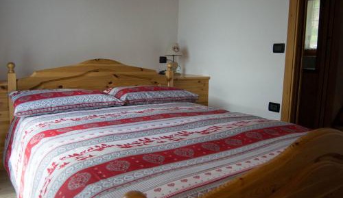 Apartment with Mountain View