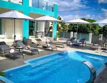 Apartment with Pool View 