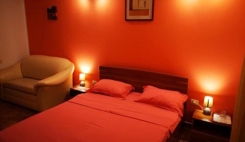 Deluxe Room (2 Adults + 1 Child)