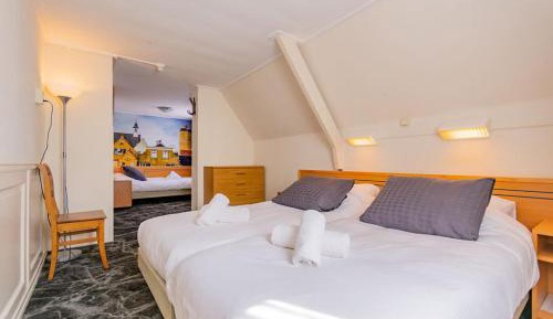 Basic Triple Room with Shared Bathroom