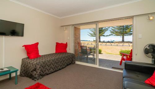 One-Bedroom Suite with Sea View