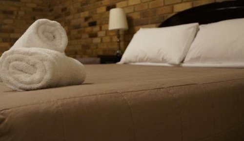 Queen Suite with Lake View