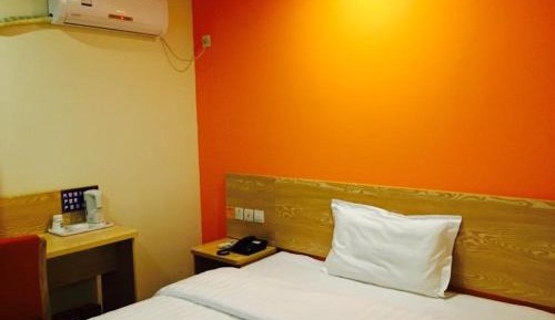 Comfortable Queen Room