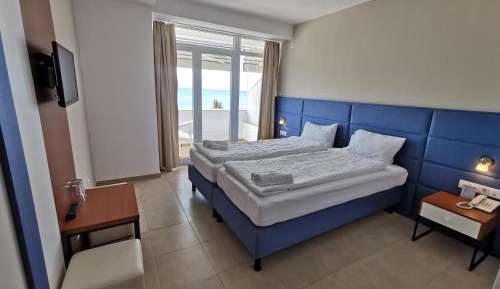 Double or Twin Room with Lake View