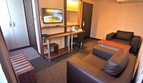 Family Suite with 2-way day time airport transfer