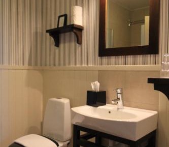 Family Room (2 Adults + 1 Child)