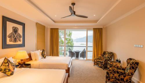 Deluxe Double or Twin Room with Lake View and balcony