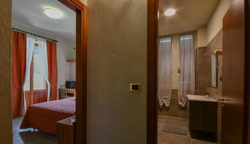 One-Bedroom Apartment (5 Adults)