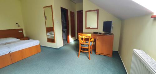 Deluxe Room (2 Adults + 1 Child)