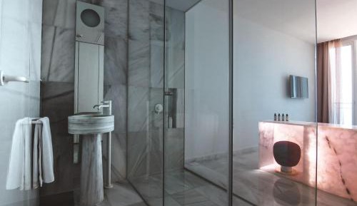 Front Double Room with Glass Shower