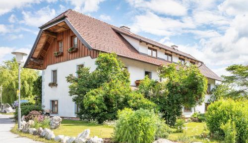 Apartment with Mountain View