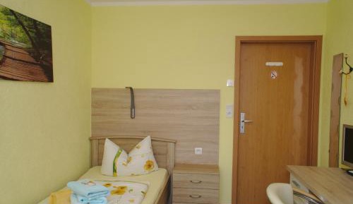 Standard Single Room with Shared Bathroom