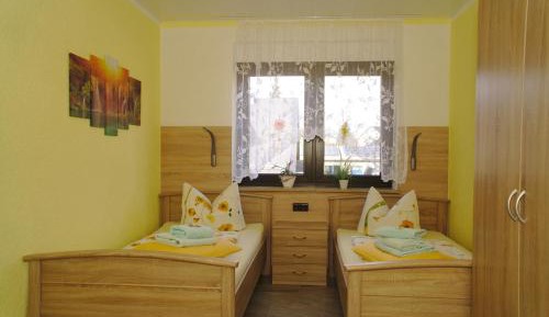 Standard Twin Room with Shared Bathroom