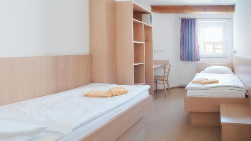 Twin Room with Shared Bathroom