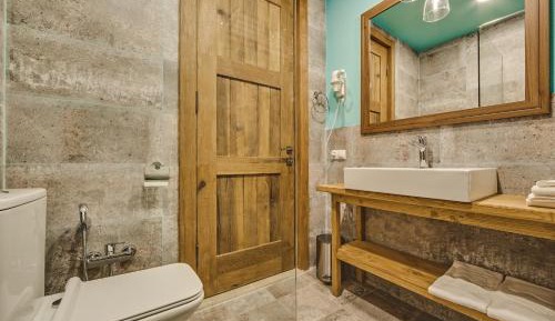 Superior King with Caucasus view 