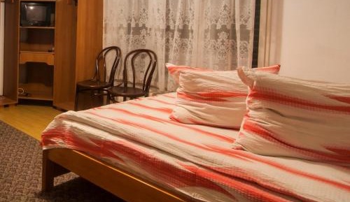 Deluxe Double Room (2 Adults + 1 Child)