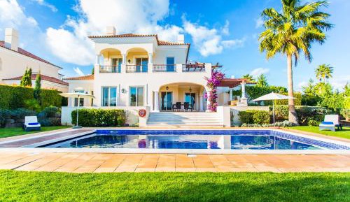 Four-Bedroom Deluxe Twin Villa with Private Pool - Self Catering